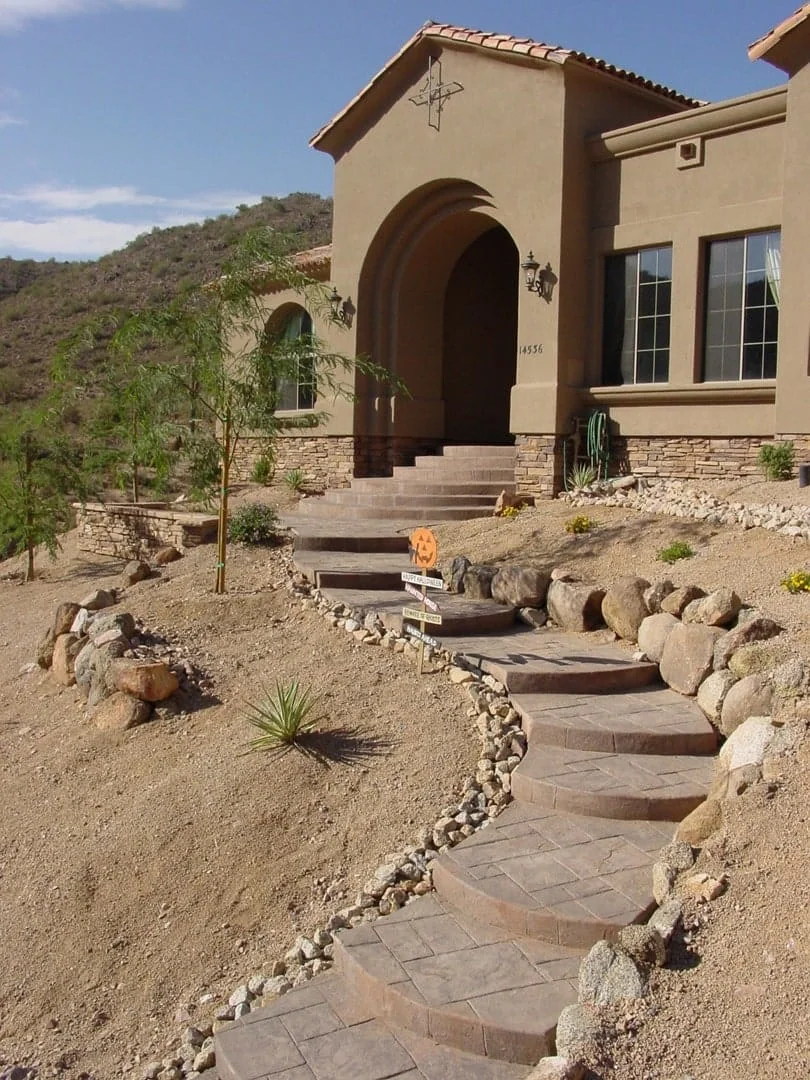A winding approach connects the entrance with the surrounding landscape.