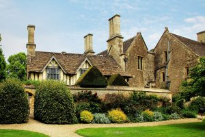 Read more about the article Paving for Curb Appeal: Transforming Your Home’s Entrance